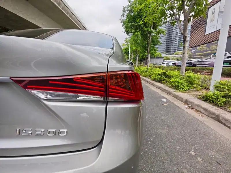Lexus IS 2017 300 Sport Edition — миниатюра 9