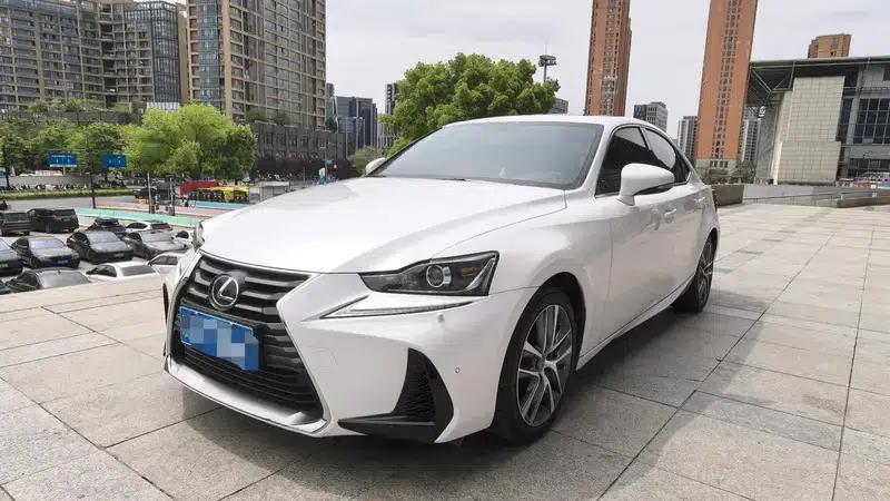 Lexus IS 2017 300 Leading Edition — миниатюра 1