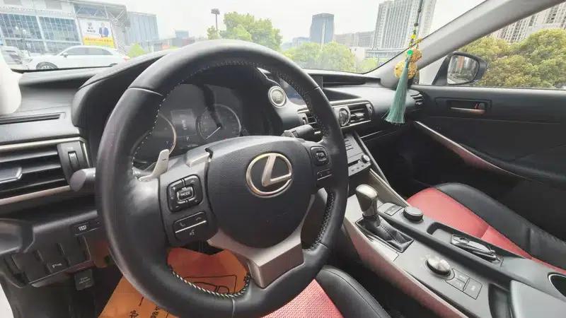 Lexus IS 2017 300 Leading Edition — миниатюра 14
