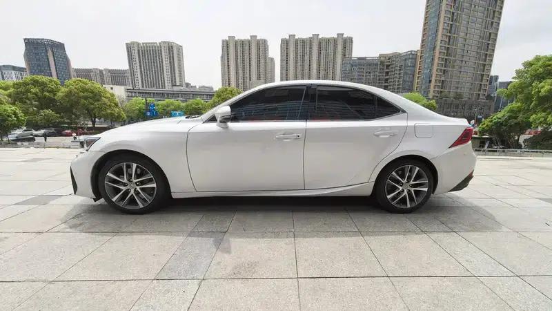 Lexus IS 2017 300 Leading Edition — миниатюра 4