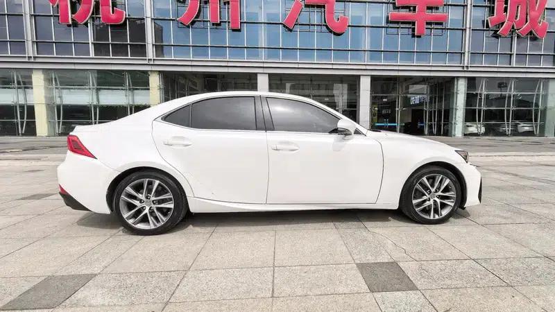 Lexus IS 2017 300 Leading Edition — миниатюра 8