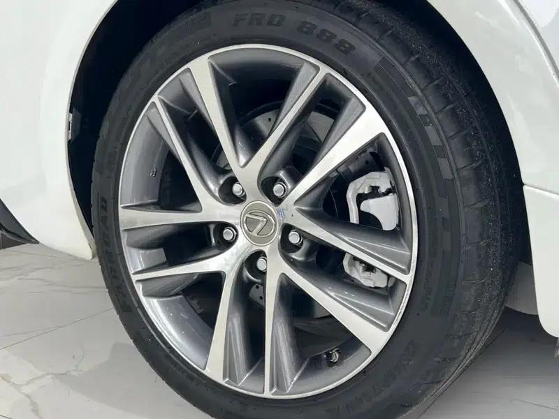 Lexus IS 2017 300 F SPORT Edition — миниатюра 17