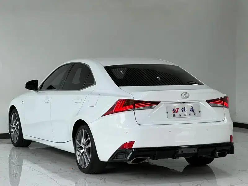 Lexus IS 2017 300 F SPORT Edition — миниатюра 4