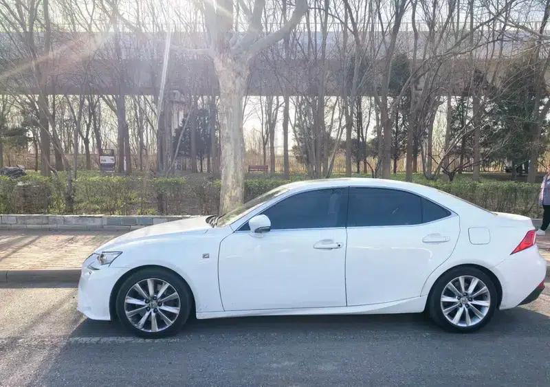 Lexus IS 2015 200t F SPORT — миниатюра 3
