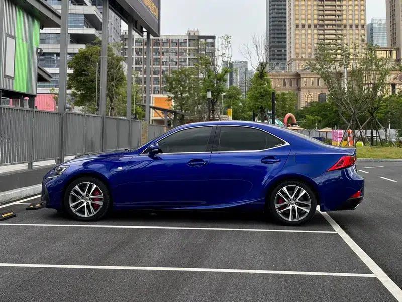 Lexus IS 2017 300 F SPORT Edition — миниатюра 4