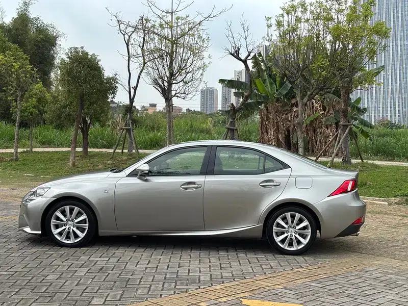 Lexus IS 2015 200t F SPORT — миниатюра 4