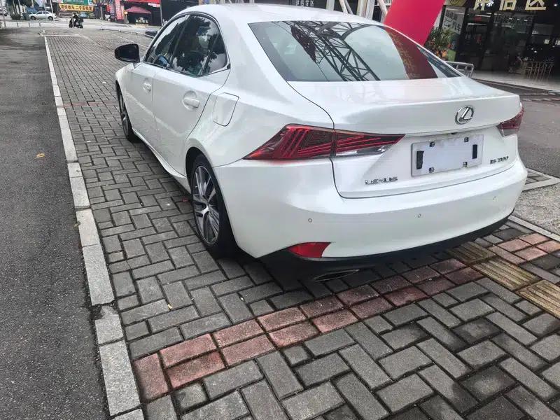 Lexus IS 2017 300 Leading Edition — миниатюра 4