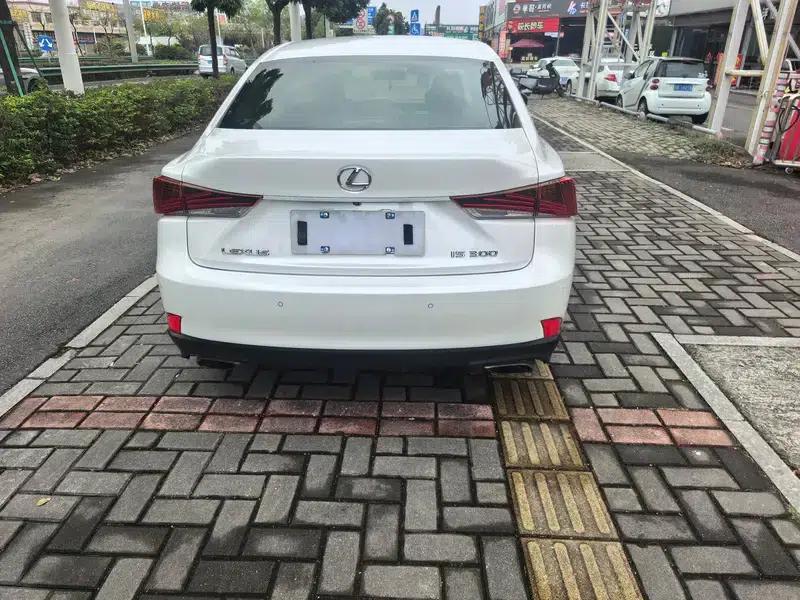 Lexus IS 2017 300 Leading Edition — миниатюра 5