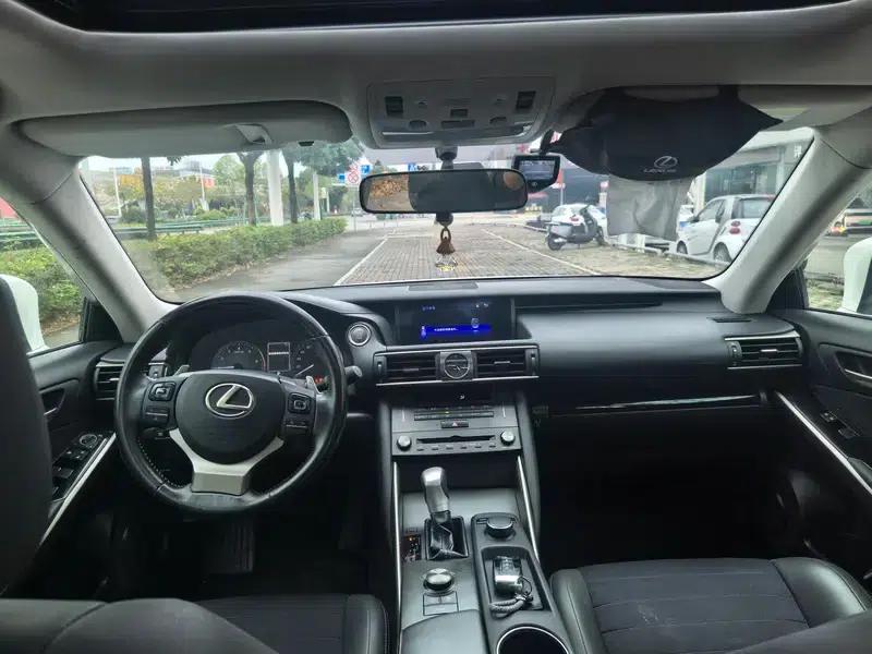 Lexus IS 2017 300 Leading Edition — миниатюра 9