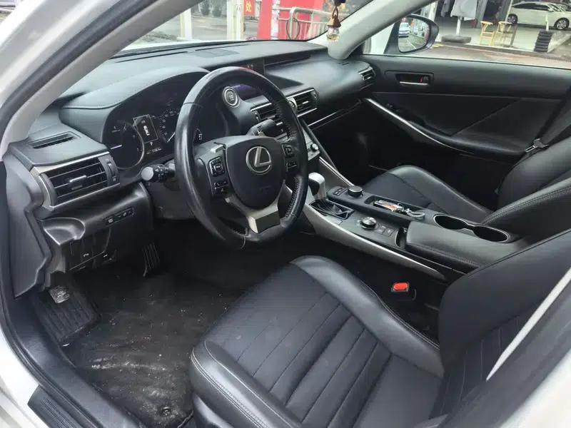 Lexus IS 2017 300 Leading Edition — миниатюра 10