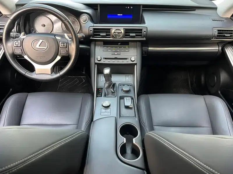 Lexus IS 2017 300 Sport Edition — миниатюра 11