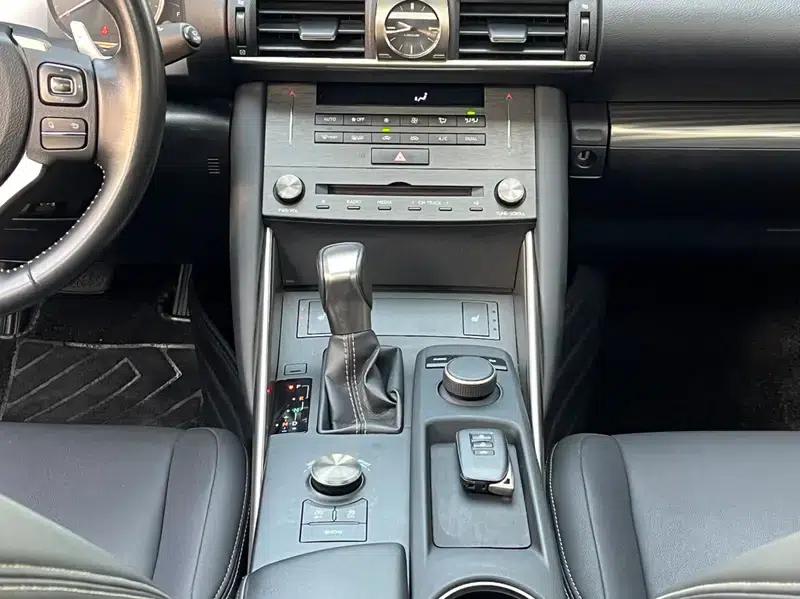 Lexus IS 2017 300 Sport Edition — миниатюра 8
