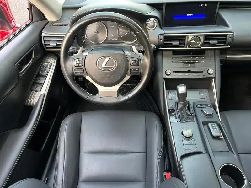 Lexus IS 2017 300 Sport Edition — миниатюра 10