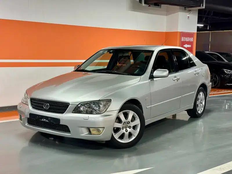 Lexus IS 2002 2.0L Automatic Rear-Wheel Drive 5-Seater (Parallel Import) — миниатюра 1