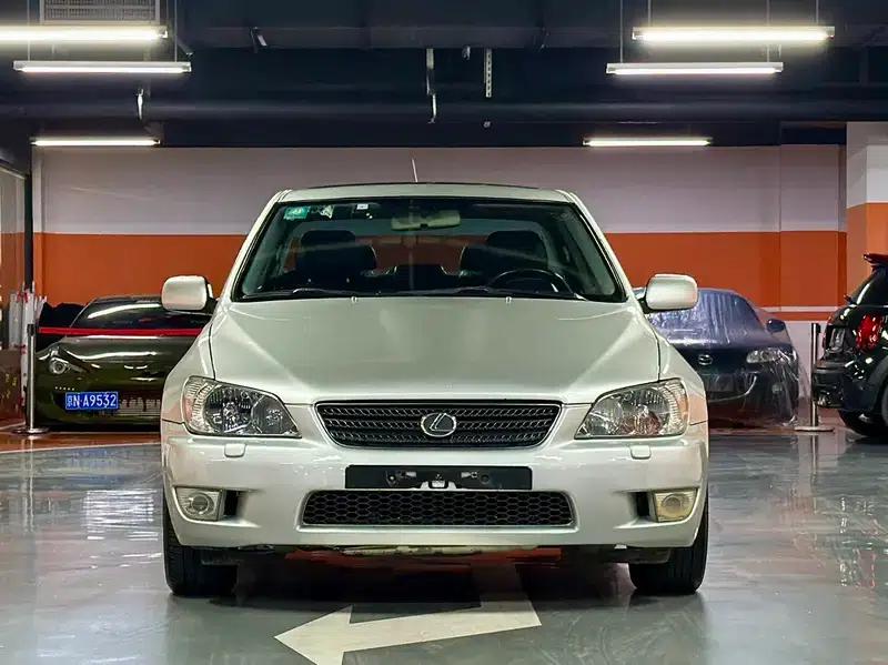 Lexus IS 2002 2.0L Automatic Rear-Wheel Drive 5-Seater (Parallel Import) — миниатюра 2