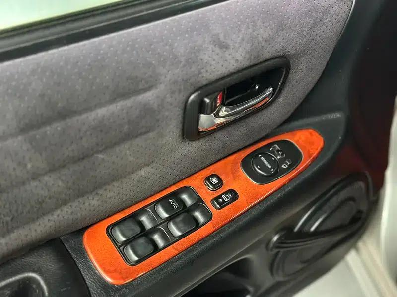 Lexus IS 2002 2.0L Automatic Rear-Wheel Drive 5-Seater (Parallel Import) — миниатюра 15