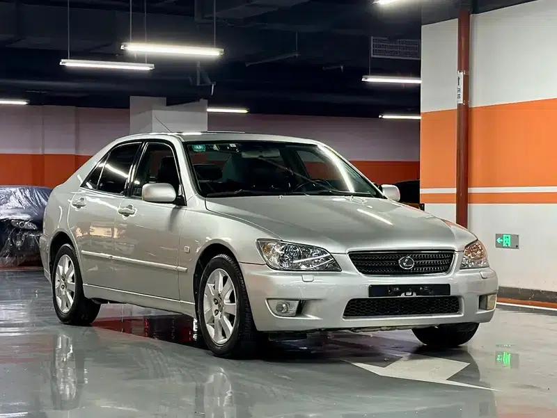 Lexus IS 2002 2.0L Automatic Rear-Wheel Drive 5-Seater (Parallel Import) — миниатюра 3
