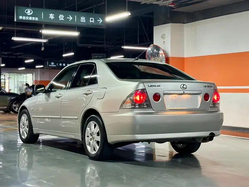 Lexus IS 2002 2.0L Automatic Rear-Wheel Drive 5-Seater (Parallel Import) — миниатюра 4