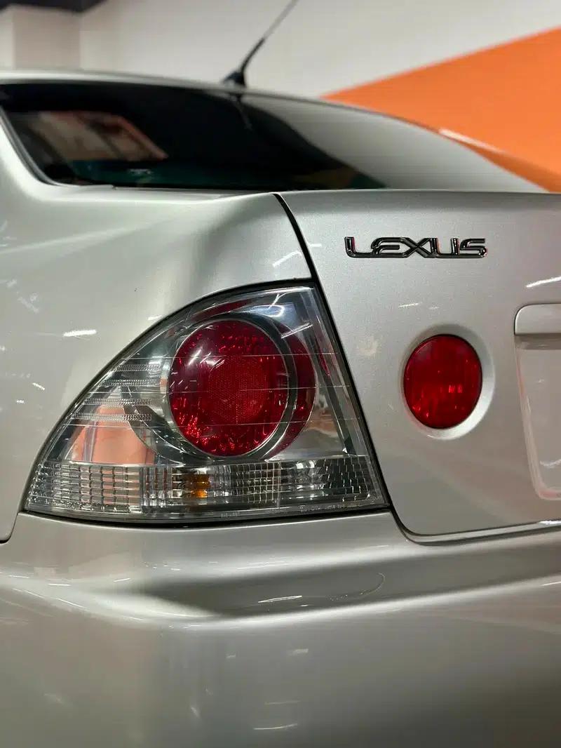 Lexus IS 2002 2.0L Automatic Rear-Wheel Drive 5-Seater (Parallel Import) — миниатюра 7