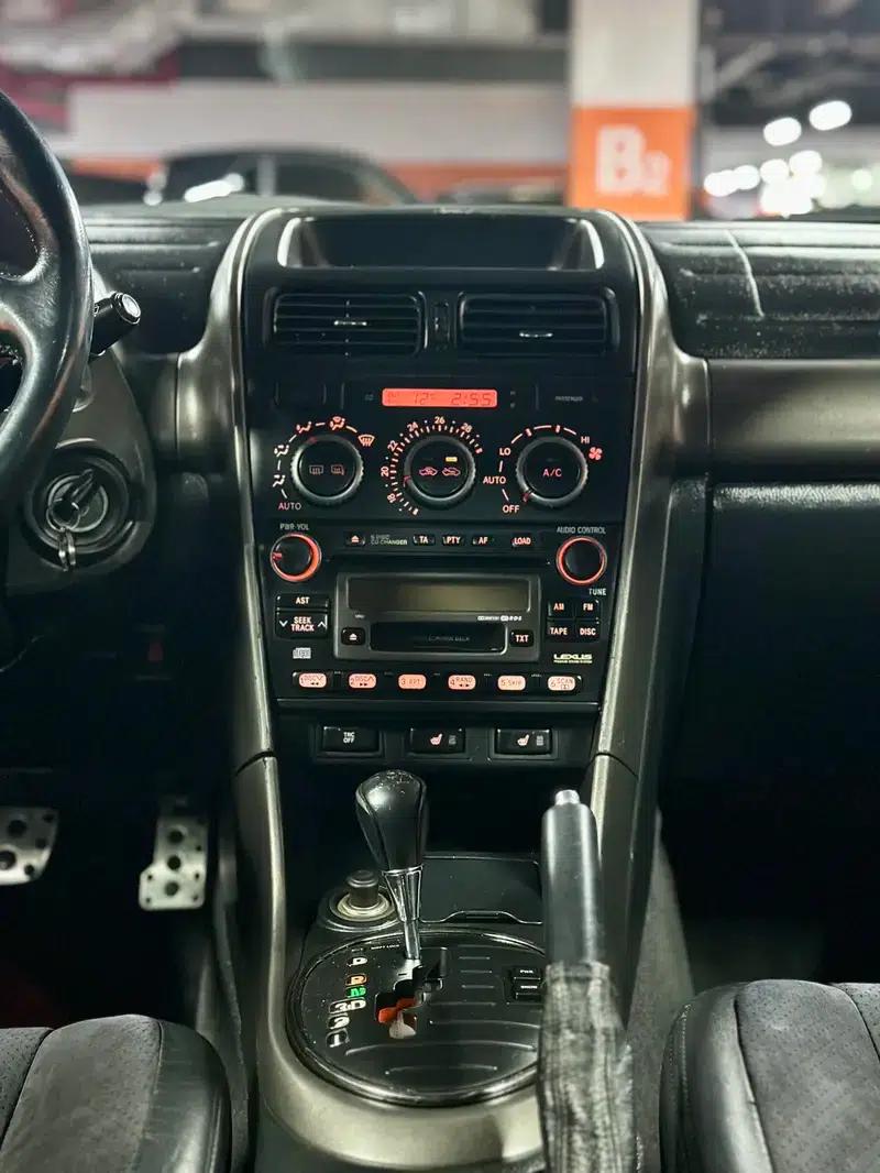 Lexus IS 2002 2.0L Automatic Rear-Wheel Drive 5-Seater (Parallel Import) — миниатюра 10