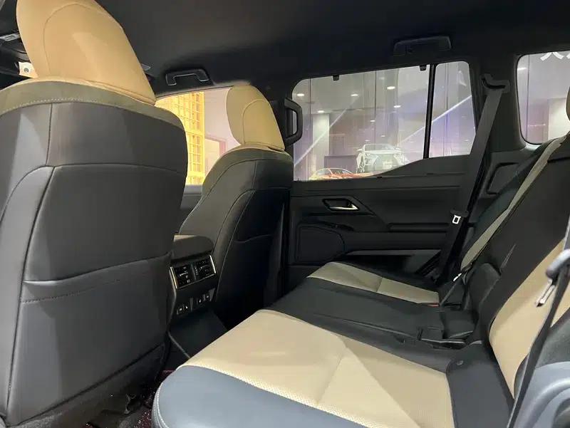 Lexus GX 2024 550h Overtrail Peak Edition — миниатюра 18