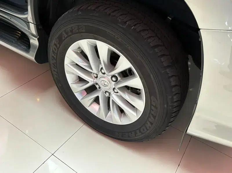 2019 Lexus GX 460 (Middle East version) — миниатюра 7