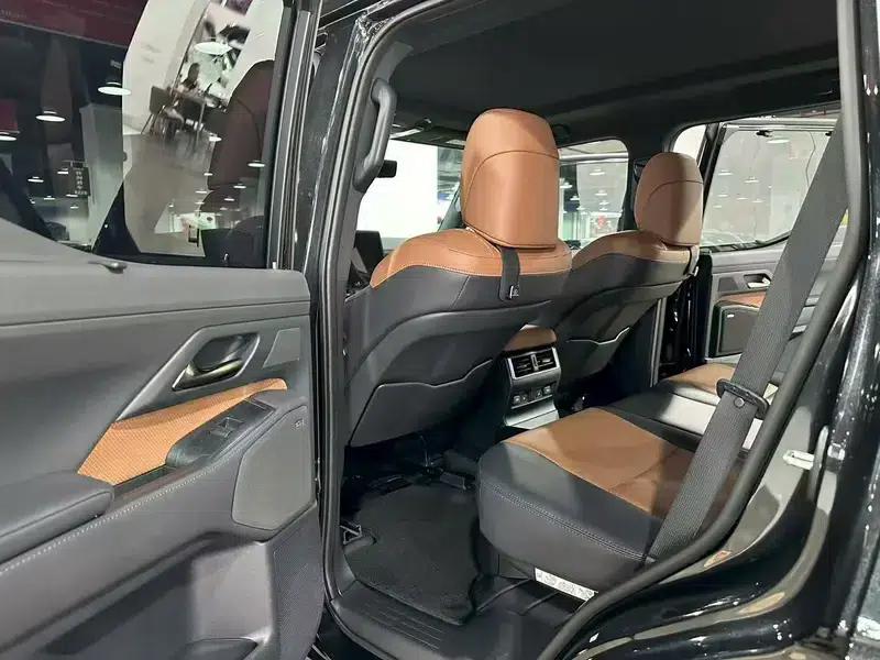 Lexus GX 2024 550h Lingfeng Edition — миниатюра 8