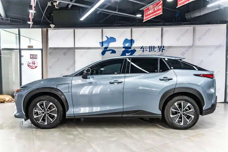 Lexus RZ 2023 450e DIRECT4 Luxury Edition — миниатюра 3