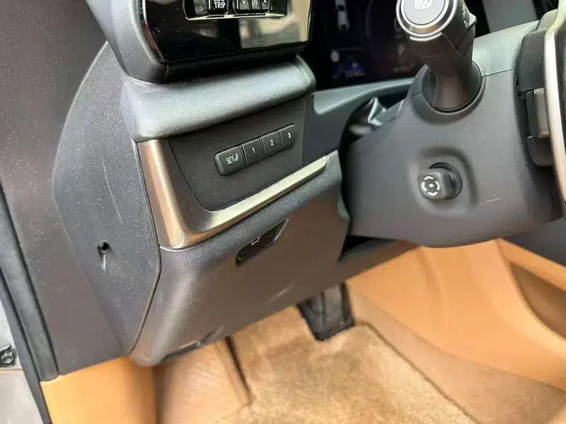 Lexus RZ 2023 450e DIRECT4 Luxury Edition — миниатюра 20
