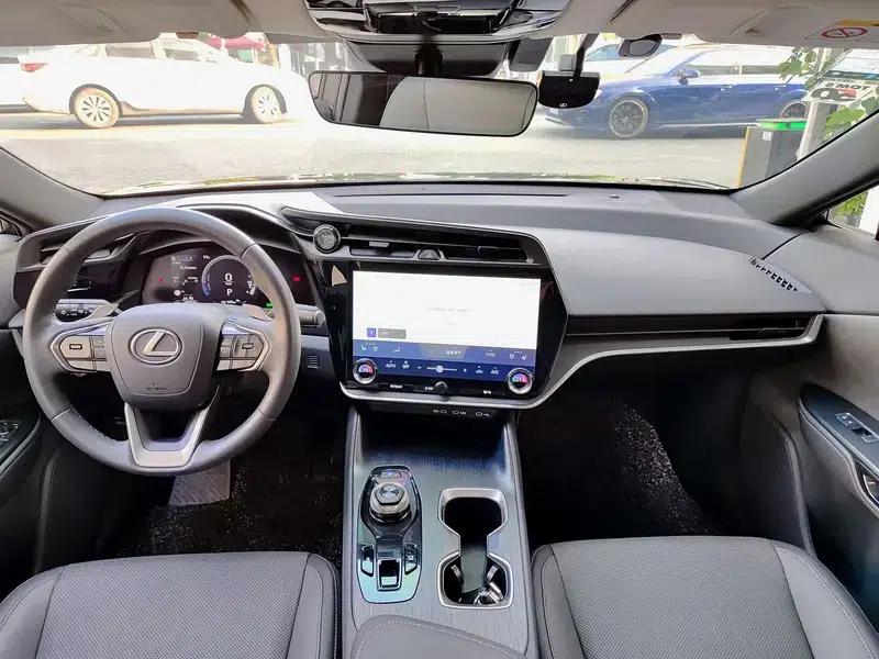 Lexus RZ 2023 450e DIRECT4 Luxury Edition — миниатюра 8