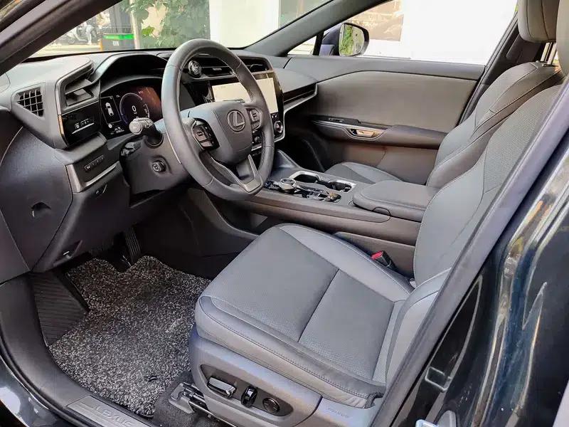 Lexus RZ 2023 450e DIRECT4 Luxury Edition — миниатюра 9