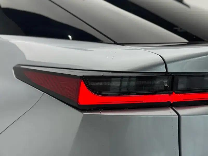 Lexus RZ 2023 450e DIRECT4 Luxury Edition — миниатюра 13