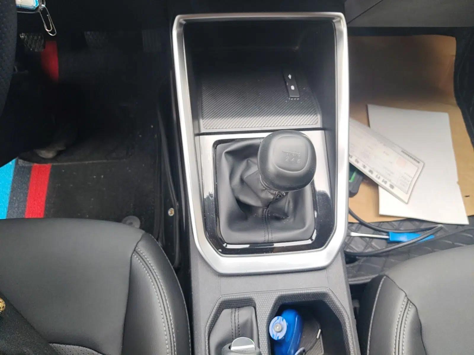 Wuling Alvez 2022 1.5L Manual Comfort Version — миниатюра 21