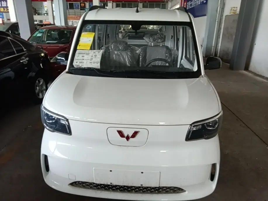 Wuling Zhiguang New Energy 2025 Model 305km Ambitious Edition — миниатюра 2