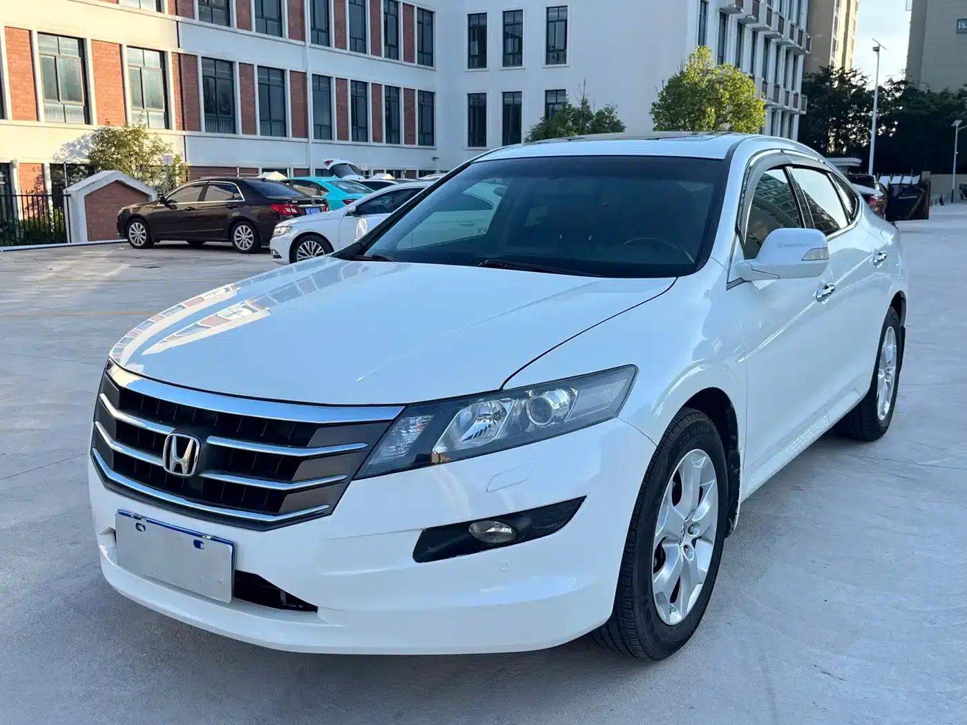 Crosstour 2012 2.4L Luxury Edition — миниатюра 1