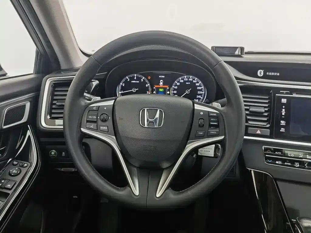 Spirior 2015 2.0L Premium Edition — миниатюра 11