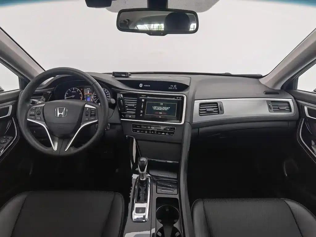 Spirior 2015 2.0L Premium Edition — миниатюра 5