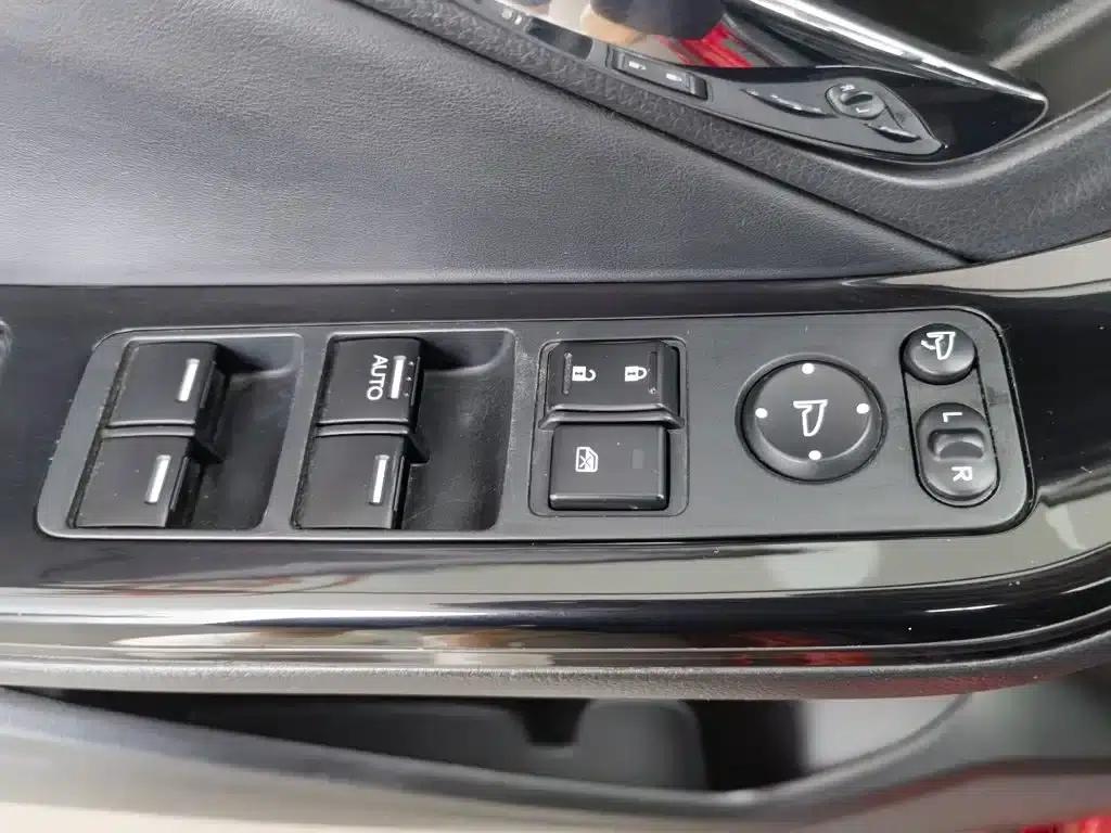 Spirior 2015 2.0L Premium Edition — миниатюра 9