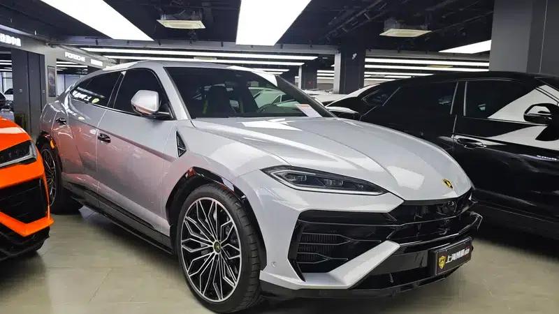 2025 Urus SE 4.0T Standard Edition — миниатюра 2