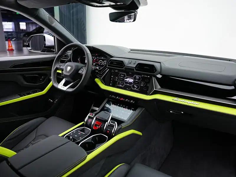 2025 Urus SE 4.0T Standard Edition — миниатюра 17