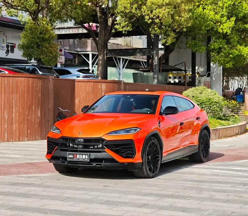 2025 Urus SE 4.0T Standard Edition — миниатюра 1