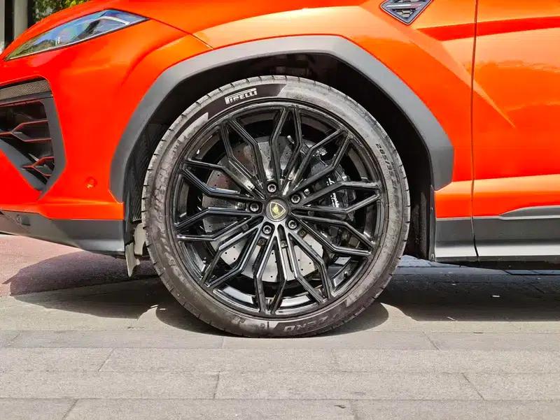 2025 Urus SE 4.0T Standard Edition — миниатюра 11