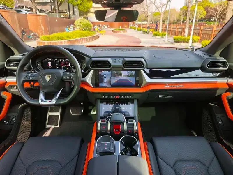 2025 Urus SE 4.0T Standard Edition — миниатюра 16