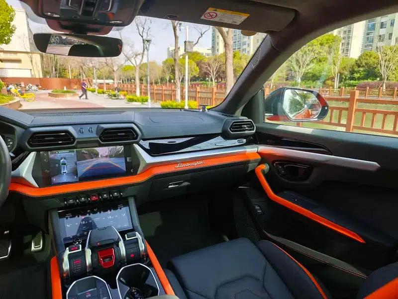 2025 Urus SE 4.0T Standard Edition — миниатюра 17