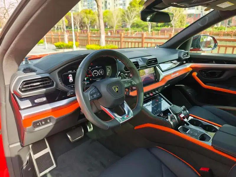 2025 Urus SE 4.0T Standard Edition — миниатюра 20