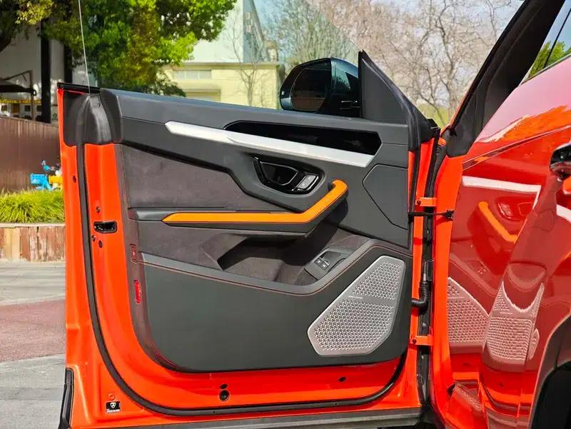 2025 Urus SE 4.0T Standard Edition — миниатюра 24