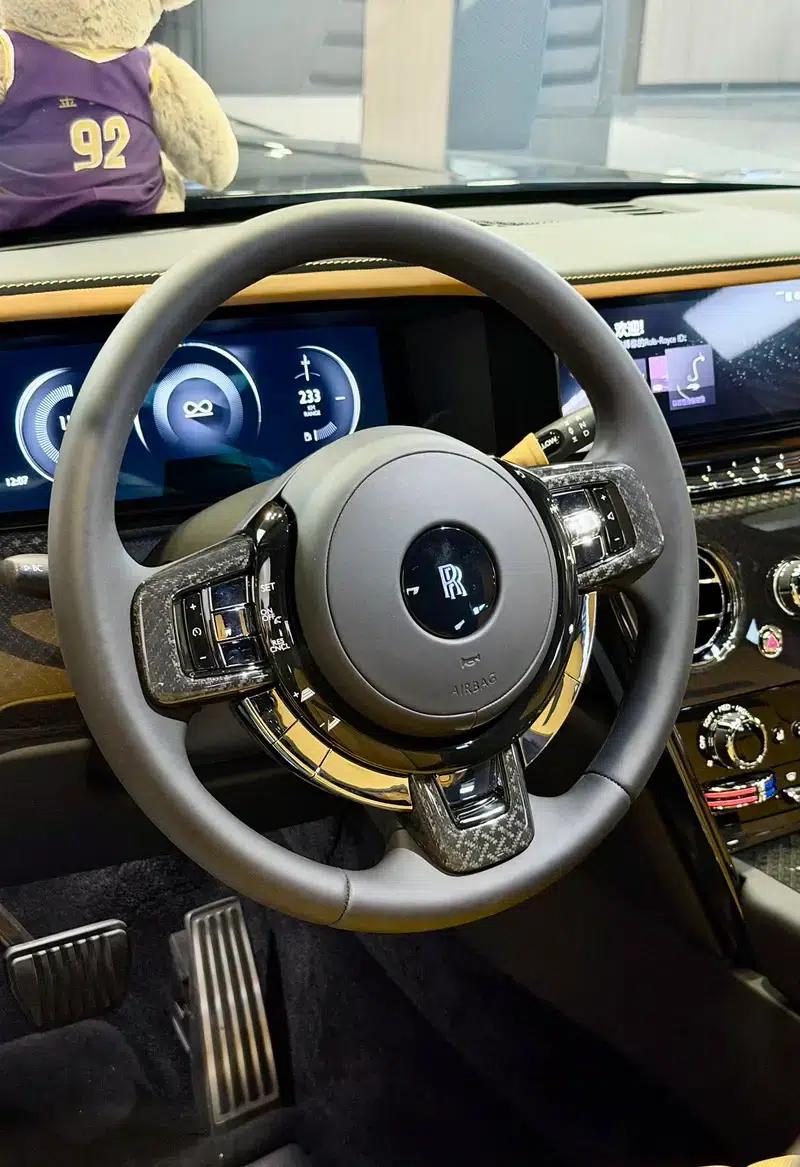 2024 Cullinan, four-seater version — миниатюра 14
