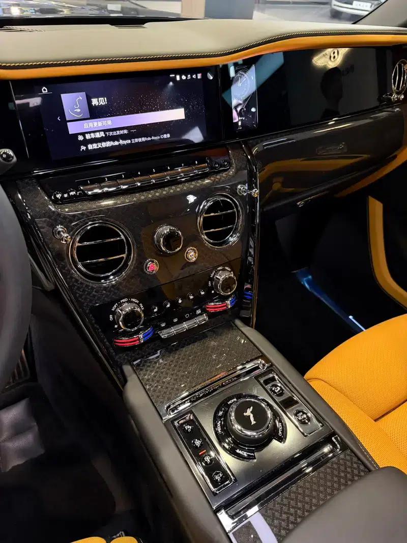 2024 Cullinan, four-seater version — миниатюра 5