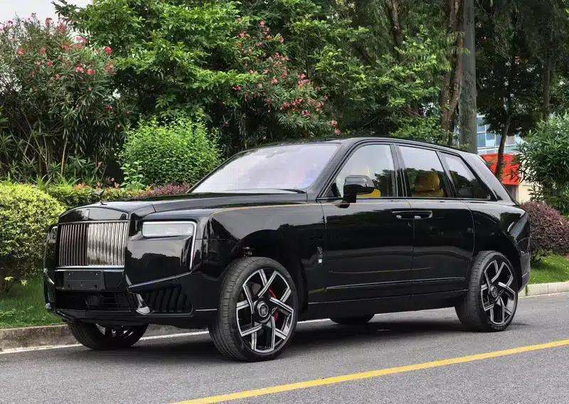 2025 Cullinan Series II Black Badge Disruptor — миниатюра 1
