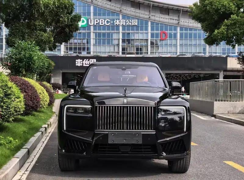 2025 Cullinan Series II Black Badge Disruptor — миниатюра 2